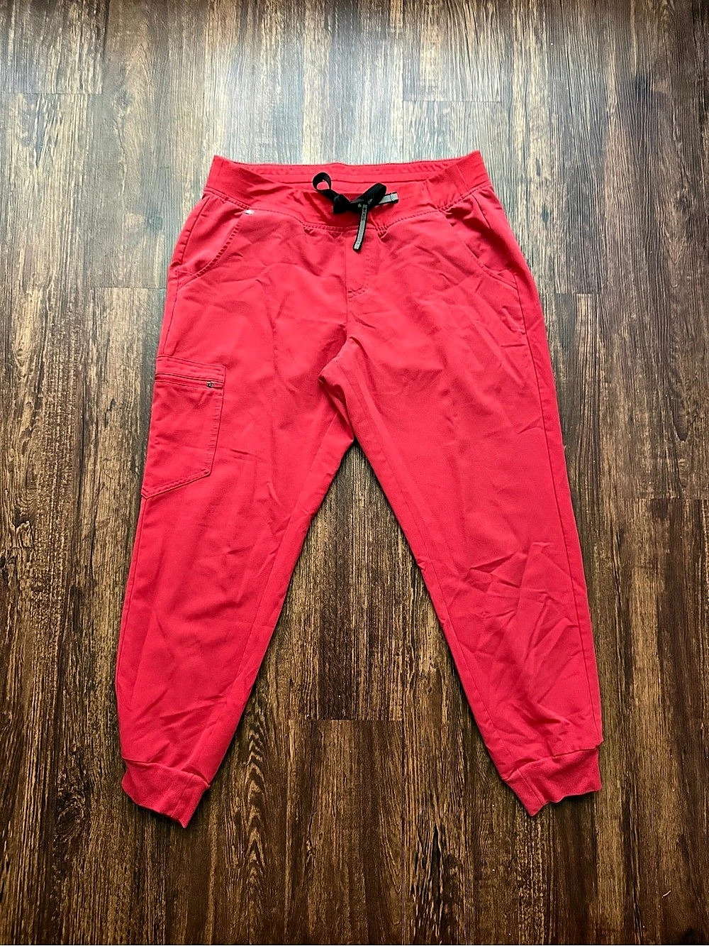 FIGS Women’s Neon Red Zamora Jogger Scrub Pants - Size L Petite Nursecore